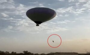 The man gets caught in a hot air balloon in Rajasthan, dies after the rope breaks