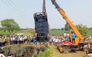7 women farm laborers die, 3 are saved after tractors, sinks well in Maharashtra