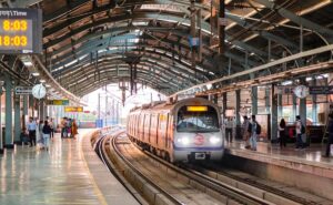 Noida Golf Course Metro Station dies due to suicide