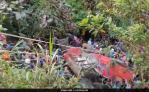 15 killed, 30 injured and congested bus skids away from rock in Sri Lanka
