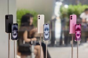India smartphone shipment Q1 2025 fell 6 percent yoy, apple post highest growth: IDC