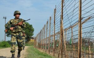 Pakistan again violates ceasefire; US Back India
