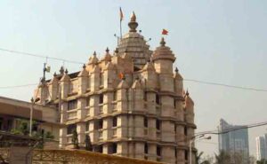 Sidivinyak Temple Mumbai Coconut, Mala, ‘Prasad’ for security reasons amidst India Pakistan tension